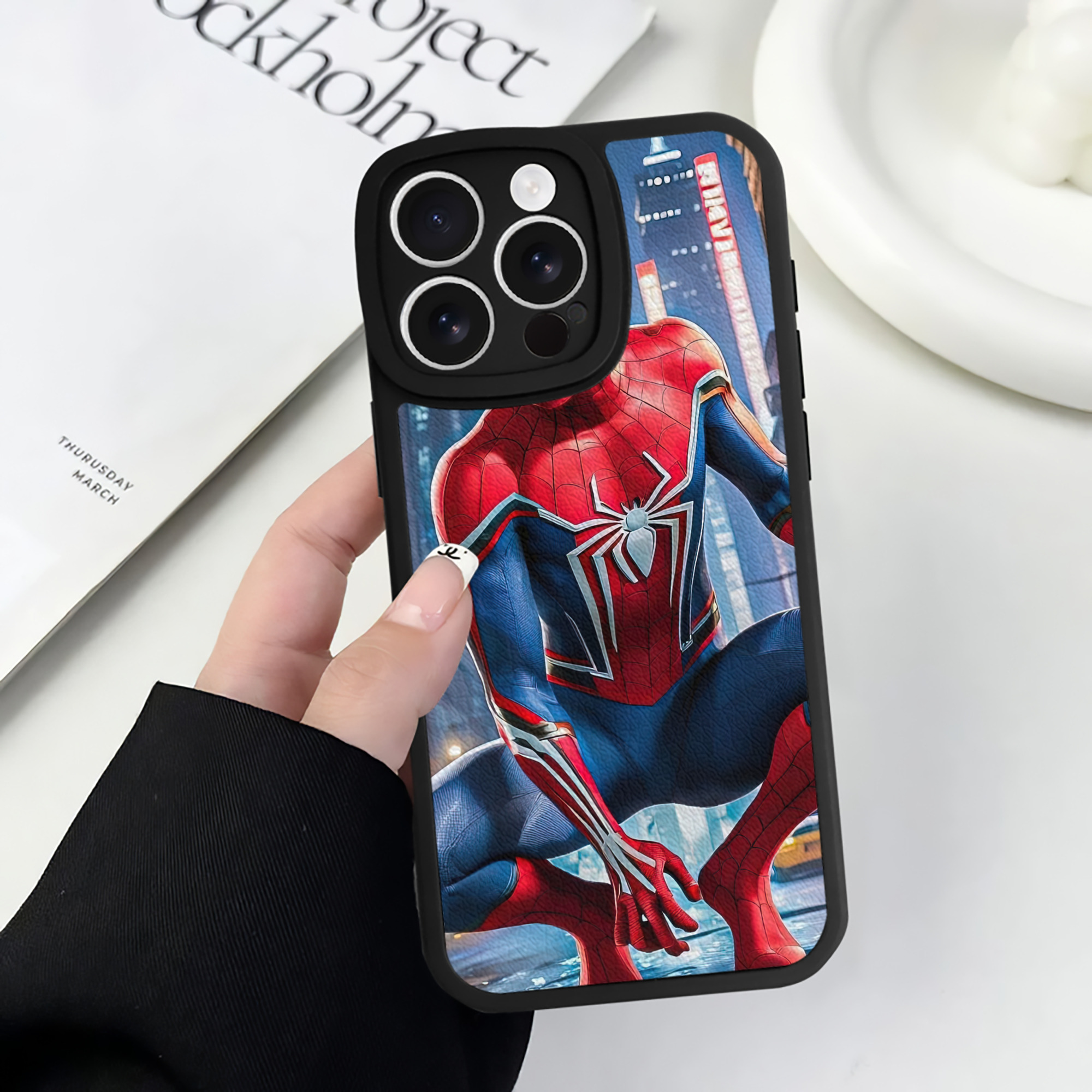 Spider Man スパイダーマン 【iPhone 16シリーズ対応】シリコンスマホケース（レザー調） 材質：シリコン